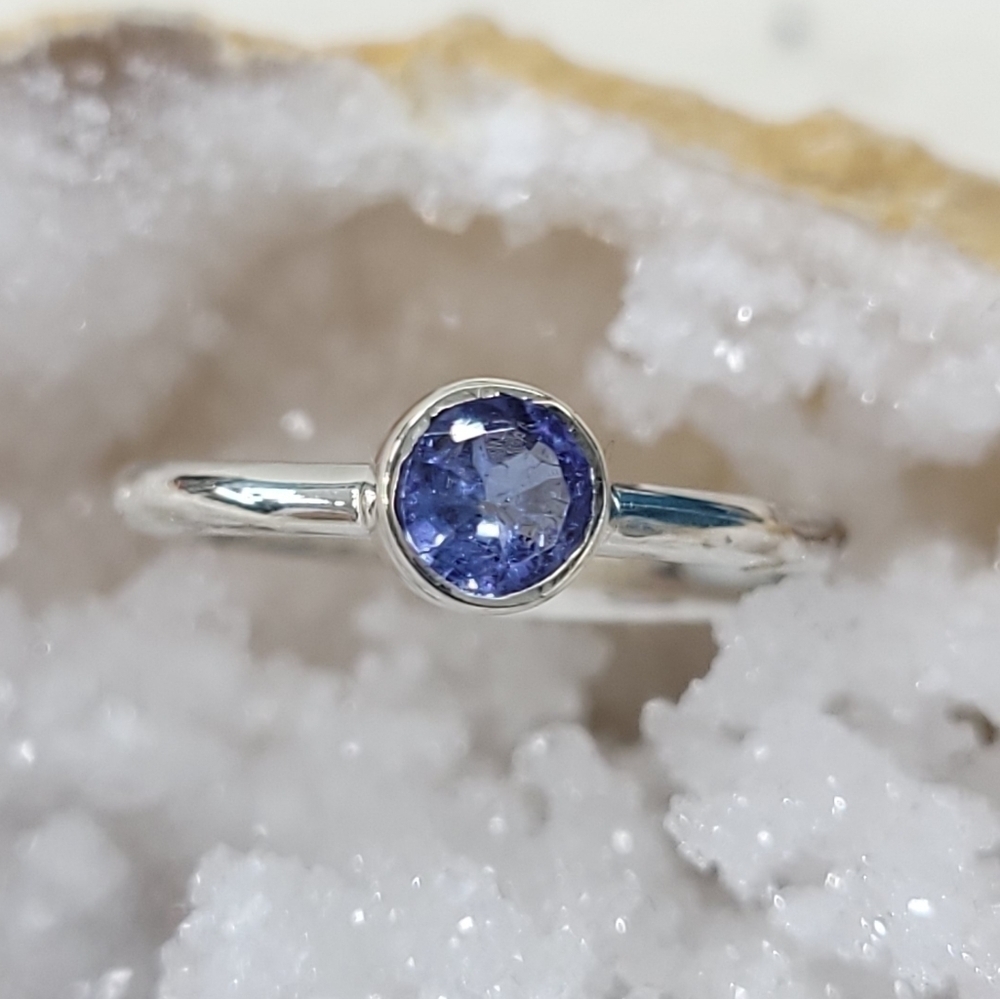 𝅺Tanzanite stacker ring size 5.0